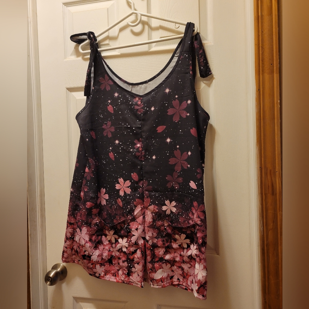 XL, flower print romper ,adjustable straps / with front pockets
